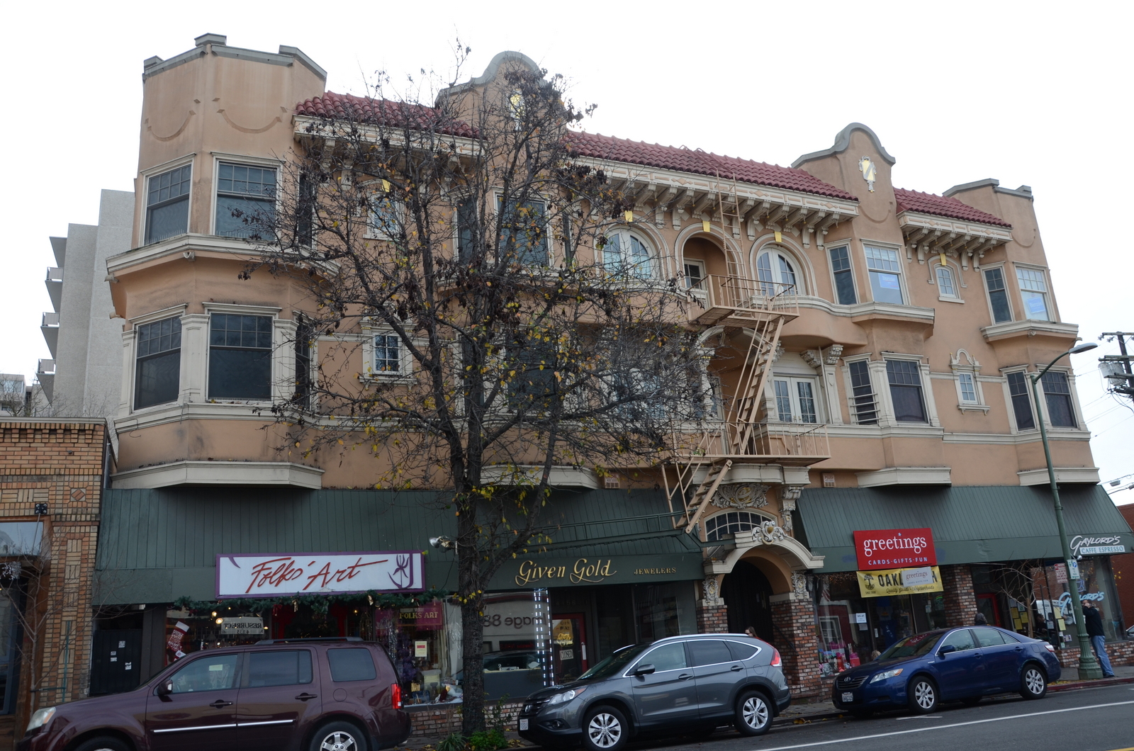 Information about "DSC_4998.JPG" on castle apartments Oakland LocalWiki